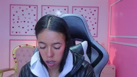 Snapshot of stephania_t chatting on October 15, 11:43 am Stephania online show from October 15, 11:43 am