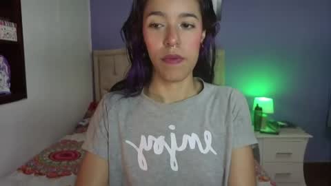 Snapshot of stephania_t chatting on April 22, 3:35 pm Stephania online show from April 22, 3:35 pm