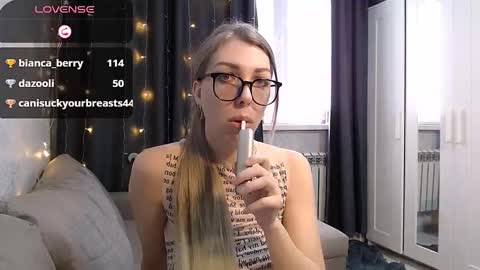 Snapshot of stephaniekiss chatting on February 13, 8:10 am Stephanie online show from February 13, 8:10 am