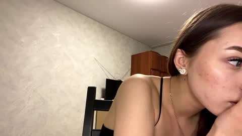 Stephani online show from March 28, 3:33 pm