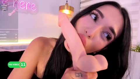 Stephany  online show from October 9, 5:00 pm