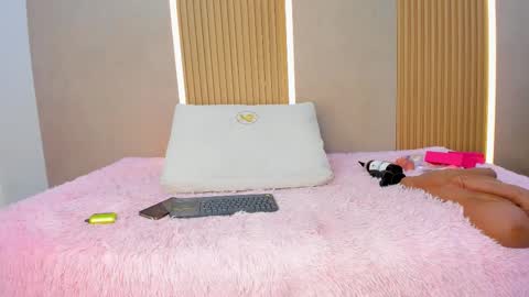 Stephany online show from October 27, 3:43 am