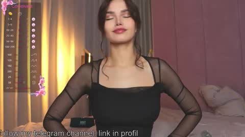 Anna online show from December 16, 8:25 pm