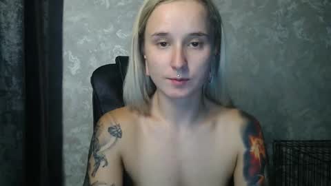 Snapshot of stephiepink chatting on October 23, 10:14 am Grace online show from October 23, 10:14 am