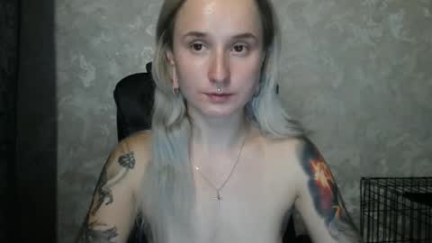 Snapshot of stephiepink chatting on November 11, 10:48 am Grace online show from November 11, 10:48 am