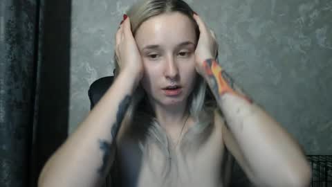 Snapshot of stephiepink chatting on December 4, 12:14 pm Grace online show from December 4, 12:14 pm