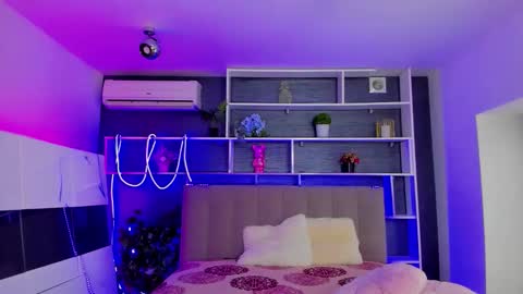 Stephie online show from February 2, 6:23 am