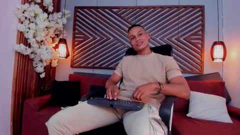 Snapshot of sterling_magnus chatting on February 3, 10:26 pm online show from February 3, 10:26 pm