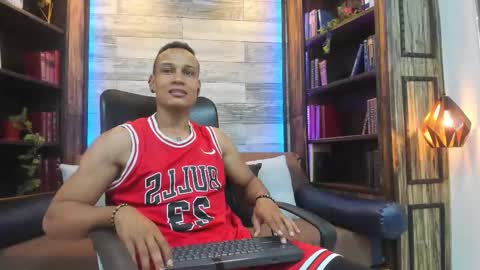 Snapshot of sterling_magnus chatting on February 9, 7:51 pm online show from February 9, 7:51 pm