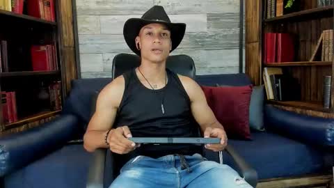 Snapshot of sterling_magnus chatting on February 24, 8:40 pm online show from February 24, 8:40 pm