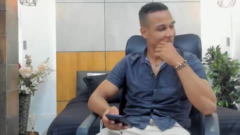 Snapshot of sterling_magnus chatting on March 2, 8:04 pm online show from March 2, 8:04 pm