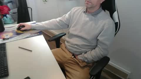 Snapshot of steve_oo8 chatting on February 25, 6:42 pm steve_oo8 online show from February 25, 6:42 pm