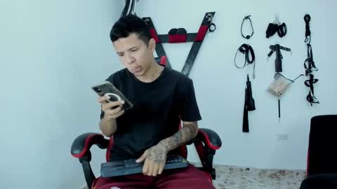 Snapshot of steven19_latinboy chatting on November 5, 11:43 am Steven online show from November 5, 11:43 am