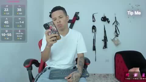 Snapshot of steven19_latinboy chatting on November 15, 11:29 am Steven online show from November 15, 11:29 am