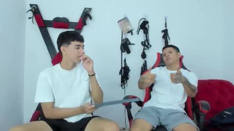 Snapshot of steven19_latinboy chatting on December 14, 12:21 pm Steven online show from December 14, 12:21 pm