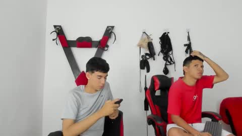 Snapshot of steven19_latinboy chatting on December 15, 12:09 pm Steven online show from December 15, 12:09 pm