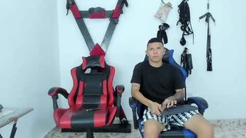 Snapshot of steven19_latinboy chatting on December 16, 1:27 pm Steven online show from December 16, 1:27 pm