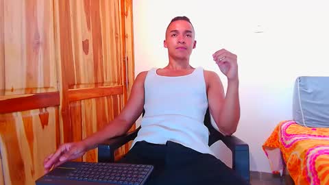 Snapshot of steven_modelo69 chatting on December 15, 1:46 am steven_modelo69 online show from December 15, 1:46 am