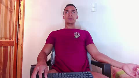 Snapshot of steven_modelo69 chatting on February 9, 2:28 am steven_modelo69 online show from February 9, 2:28 am