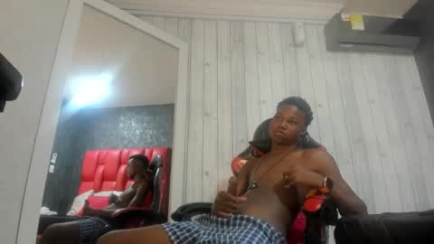 Snapshot of steven_swiney chatting on March 5, 5:03 am S T E V E N online show from March 5, 5:03 am