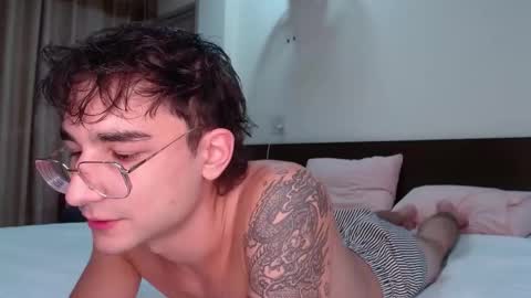 Snapshot of steveoceanbeanhuge chatting on December 7, 4:36 pm Alex   online show from December 7, 4:36 pm