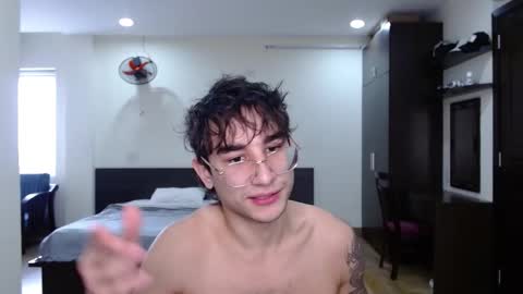 Snapshot of steveoceanbeanhuge chatting on January 14, 4:15 am Alex   online show from January 14, 4:15 am