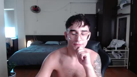 Snapshot of steveoceanbeanhuge chatting on May 11, 3:12 am Alex online show from May 11, 3:12 am