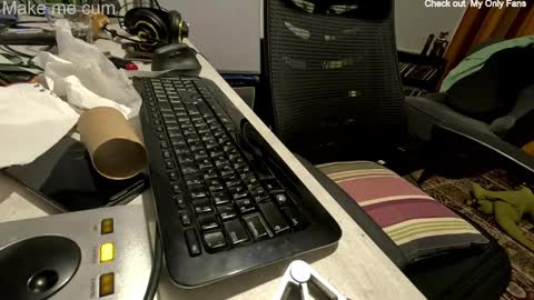 Snapshot of stevie_grey chatting on April 14, 6:25 pm stevie_grey online show from April 14, 6:25 pm
