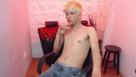 Snapshot of stich_23 chatting on June 27, 12:22 pm Stich online show from June 27, 12:22 pm