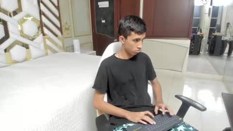 Snapshot of stiilman_hots chatting on February 20, 12:52 am stiilman_hots online show from February 20, 12:52 am