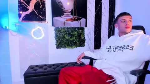 Stiven  brendan online show from December 4, 6:22 am