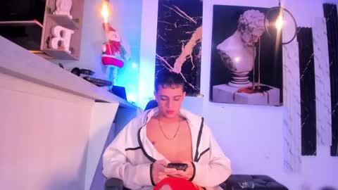 Stiven  brendan online show from December 16, 1:10 am