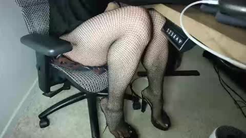 Snapshot of stilettodoll chatting on November 6, 1:06 am StilettoDoll online show from November 6, 1:06 am