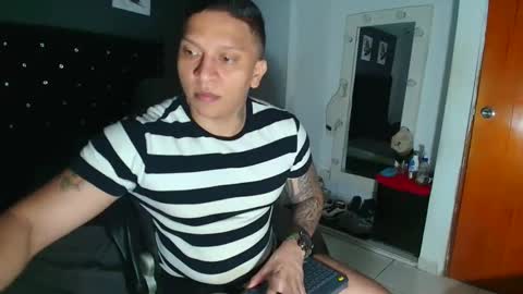 Snapshot of stily_santos_ chatting on October 20, 3:40 am stily online show from October 20, 3:40 am