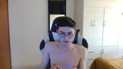 Snapshot of stiv_grant chatting on January 28, 7:42 pm stiv_grant online show from January 28, 7:42 pm