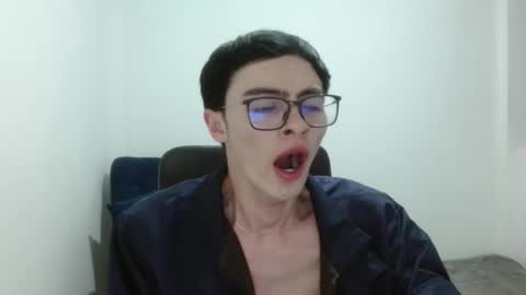 Snapshot of stiv_grant chatting on February 14, 10:23 am stiv_grant online show from February 14, 10:23 am