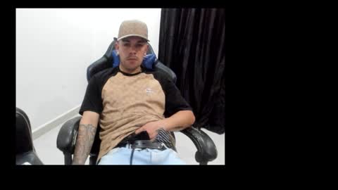 stiven_fox33 online show from November 25, 3:17 am