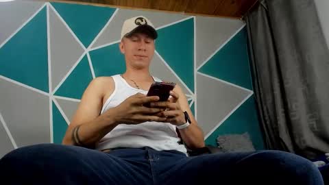 stiven_gutierrez online show from November 11, 11:21 am