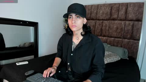 stivenbenet1 online show from December 5, 12:44 pm