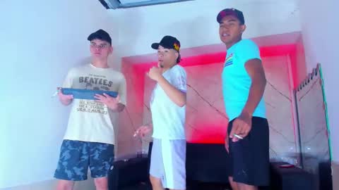 friends online show from November 17, 4:51 am