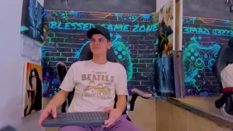 Snapshot of stivendreams chatting on February 12, 4:29 am friends online show from February 12, 4:29 am