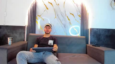 Snapshot of stivendreams chatting on February 20, 6:19 am friends online show from February 20, 6:19 am