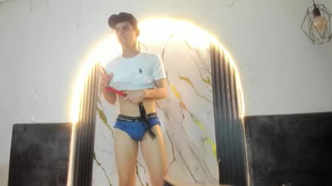 Snapshot of stivendreams chatting on February 21, 4:35 am friends online show from February 21, 4:35 am