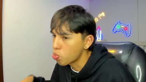 Stiwen online show from October 27, 2:32 pm