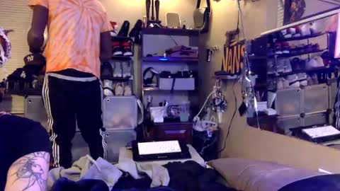 stl_puhcz_glob3r online show from December 4, 5:17 am