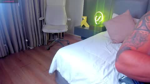 Stone Lee  online show from October 11, 11:53 am