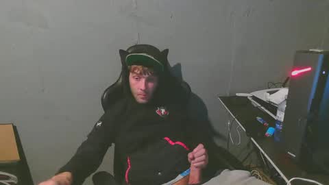 stonedpanda77 online show from December 17, 5:40 am