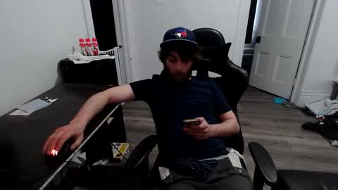 stonedpanda77 online show from April 28, 10:37 pm