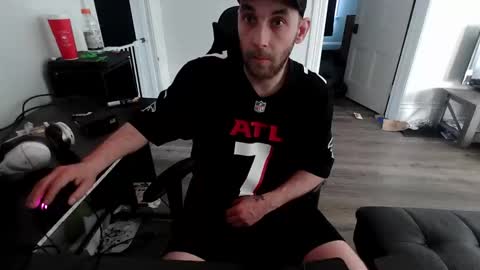 stonedpanda77 online show from May 17, 9:44 pm