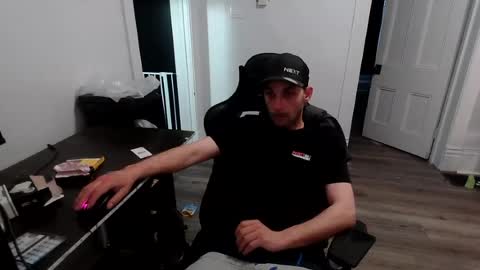 stonedpanda77 online show from June 17, 12:13 am